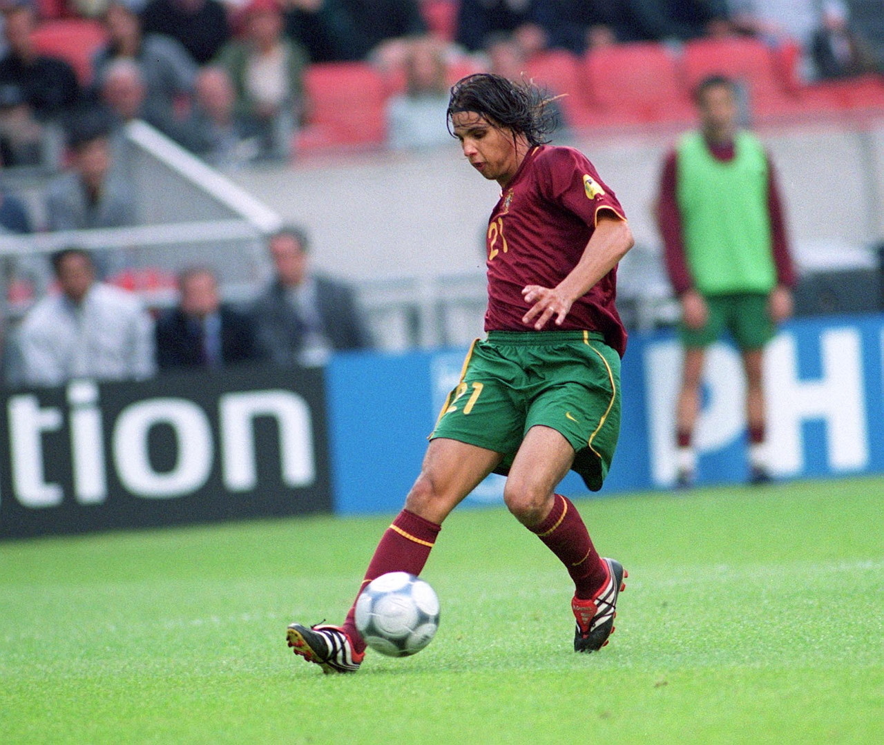 王哲林场下鼓掌叫好！李弘权假投真传助攻怀特塞德大猩猩暴扣