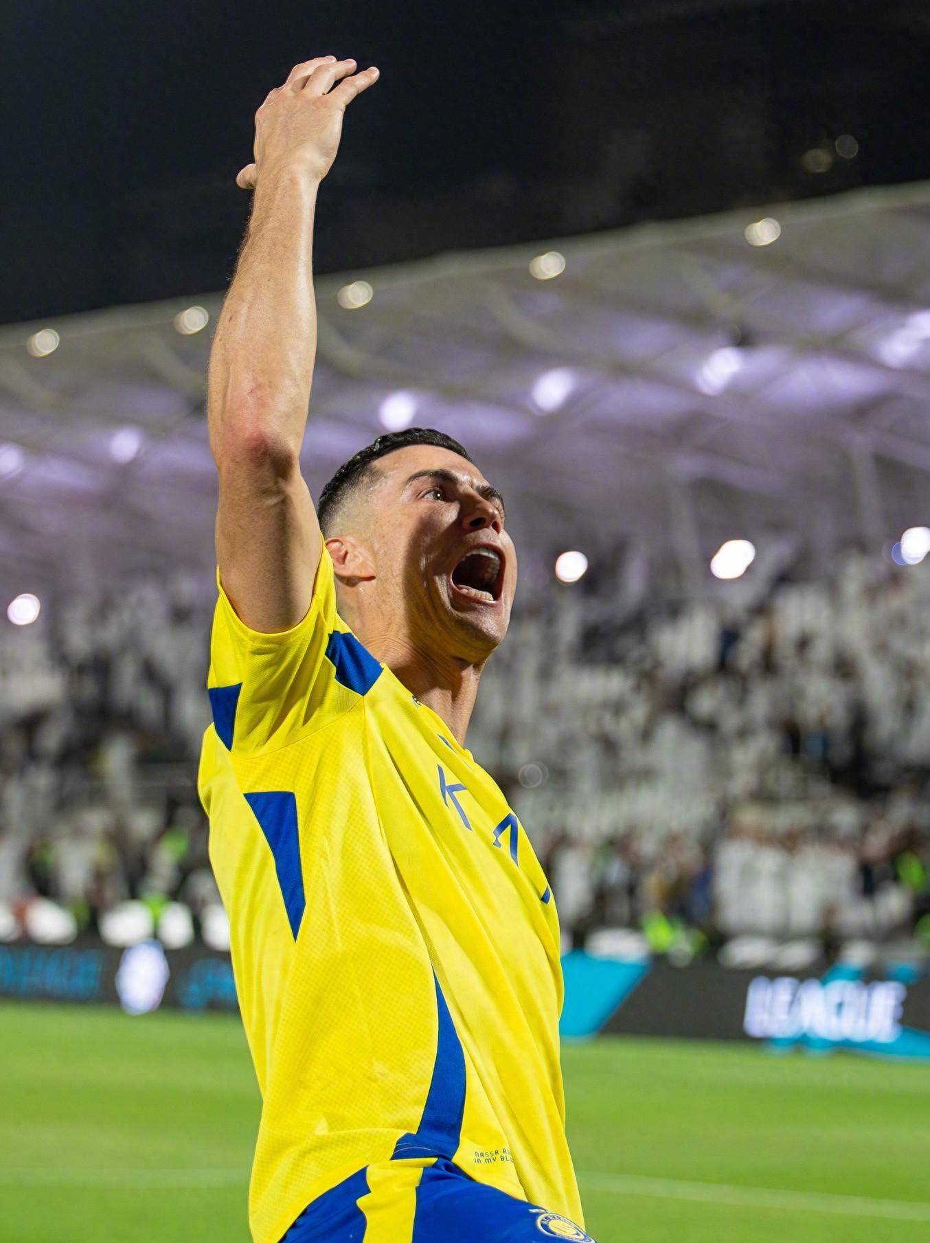 英超23亿巅峰对决！阿森纳丢分，49分领跑，利物浦罕见0射正