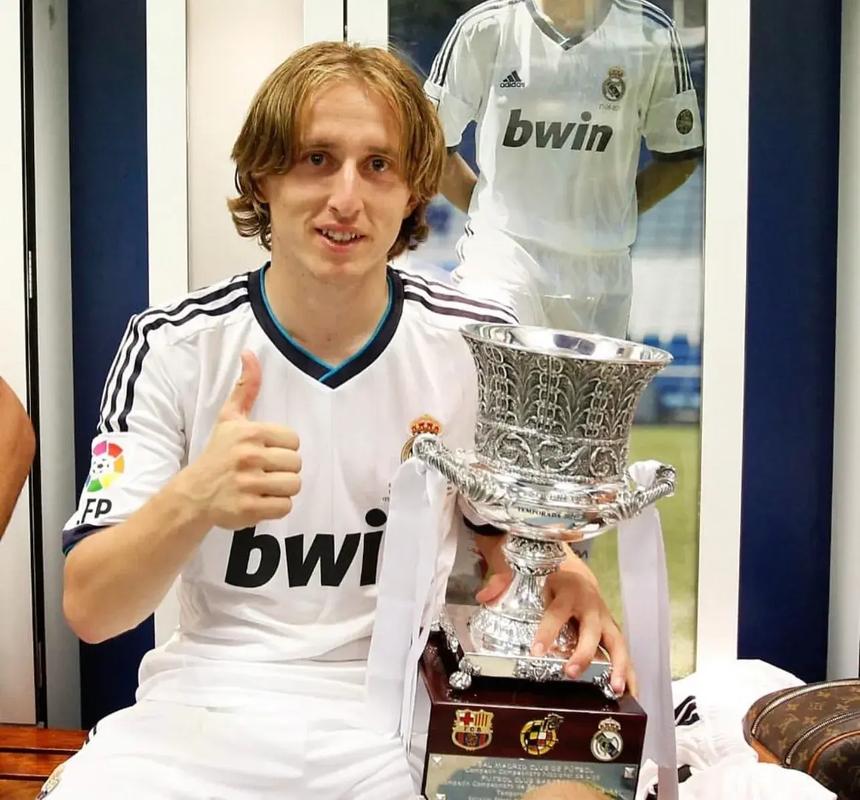 中超最新赛程与积分榜：上海海港、上海申花领跑